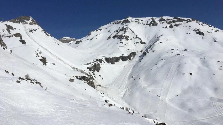 Swiss Train Derailment Under Avalanche Warning Leaves Five Injured