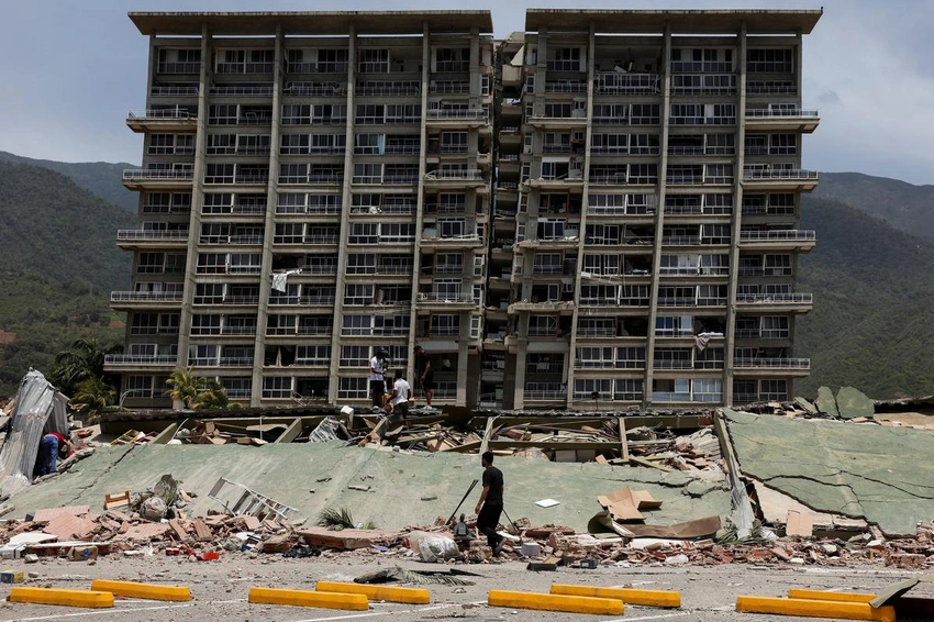Venezuela Quakes Leave Thousands Homeless: Families Sleep in Cars & Parks