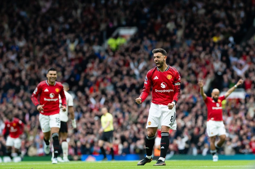 Carrick hails Bruno Fernandes as Man United's key to resurgence