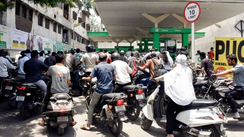 Petrol Hits Century in Delhi as Fuel Prices Surge for Fourth Time!