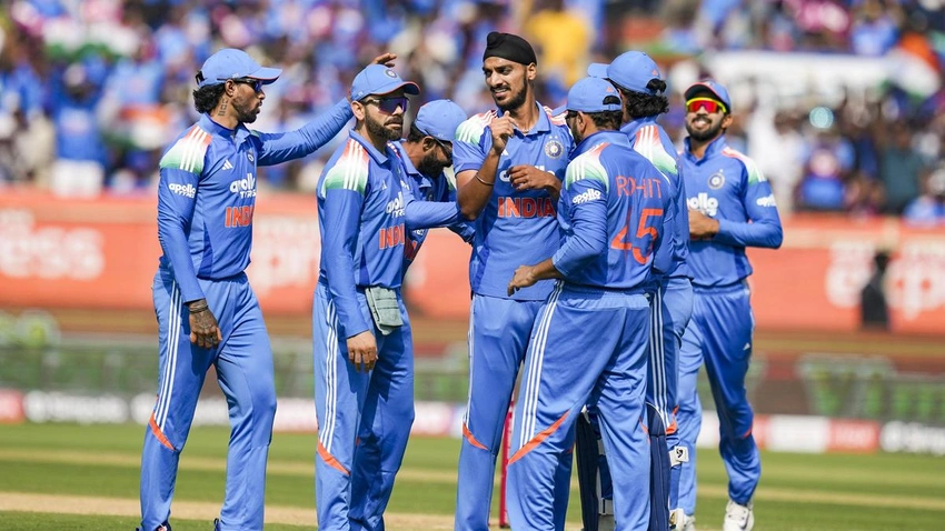 DRS drama: Rohit, Kohli steer Kuldeep away from reviews