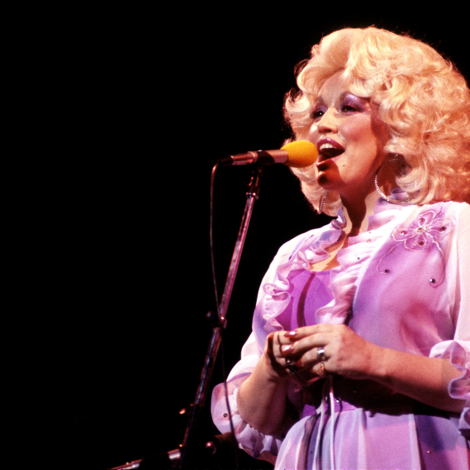 Farewell to a Legend: Dolly Parton, American Icon, Dies at 80