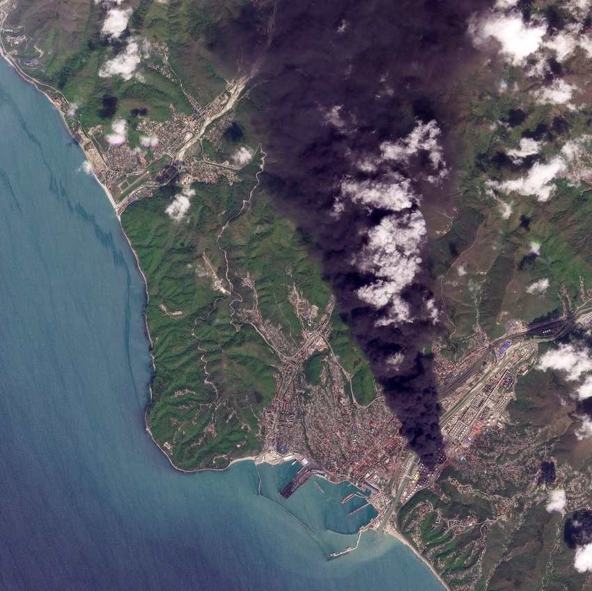 Toxic Rain in Tuapse Prompts Stay-Home Advisory After Ukrainian Oil Strike