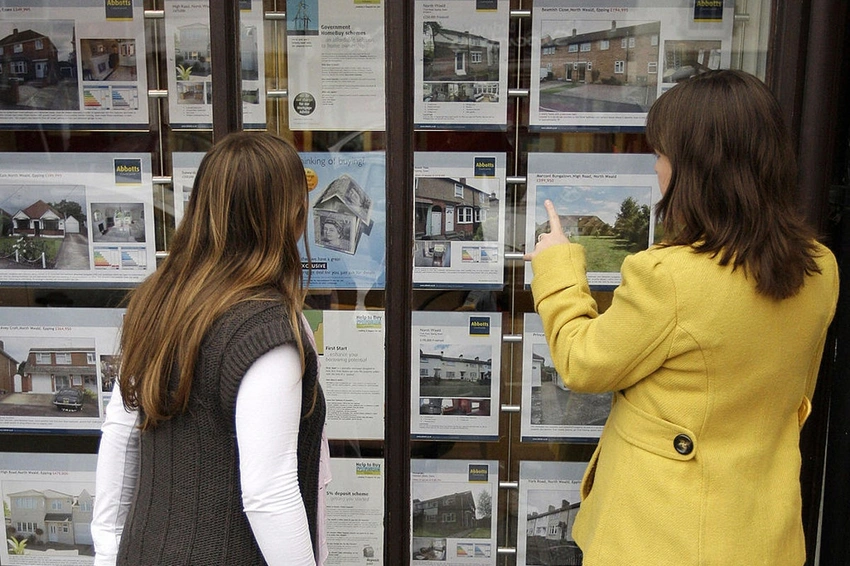Sellers warned: don't ask too much as nearly half of UK homes fail to sell