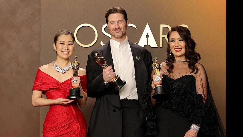 KPop Demon Hunters Sparks Oscar Buzz as EJAE Faces Stage Fright