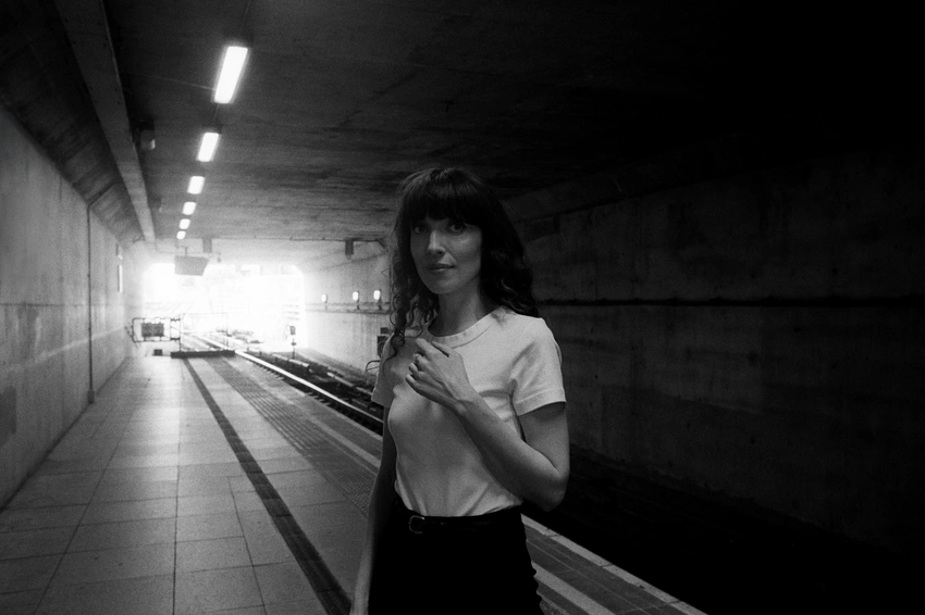 Daughter's Elena Tonra Drops New Ex:Re Album & Single "Radio Station"! 🎶