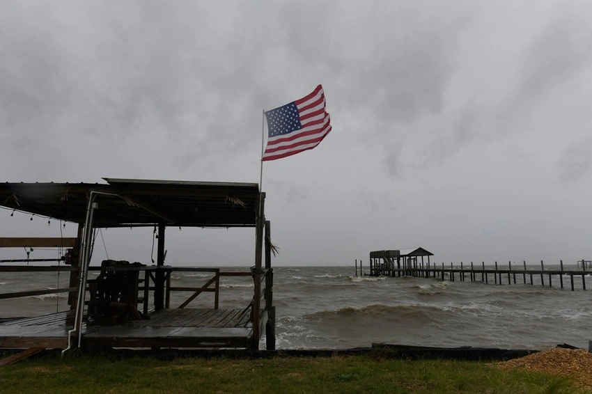 Hurricane Isaias Slams US Gulf Coast: Fatalities & Mass Power Outages
