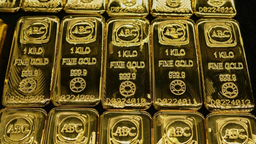 Gold and Silver Extend Rally as Global Uncertainty Deepens