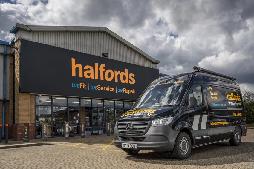 Halfords Rides High! Sales Boost from E-Bikes & Garage Revamp 🚀