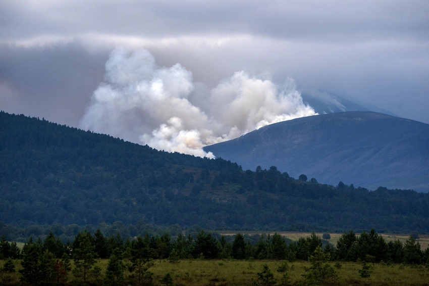 Cairngorms Wildfire: Crews Make Progress, Warn of Unpredictable Blazes!