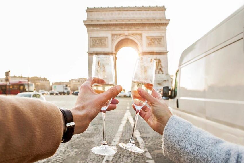 Paris Bans Public Alcohol Amid Intense Heatwave Crisis