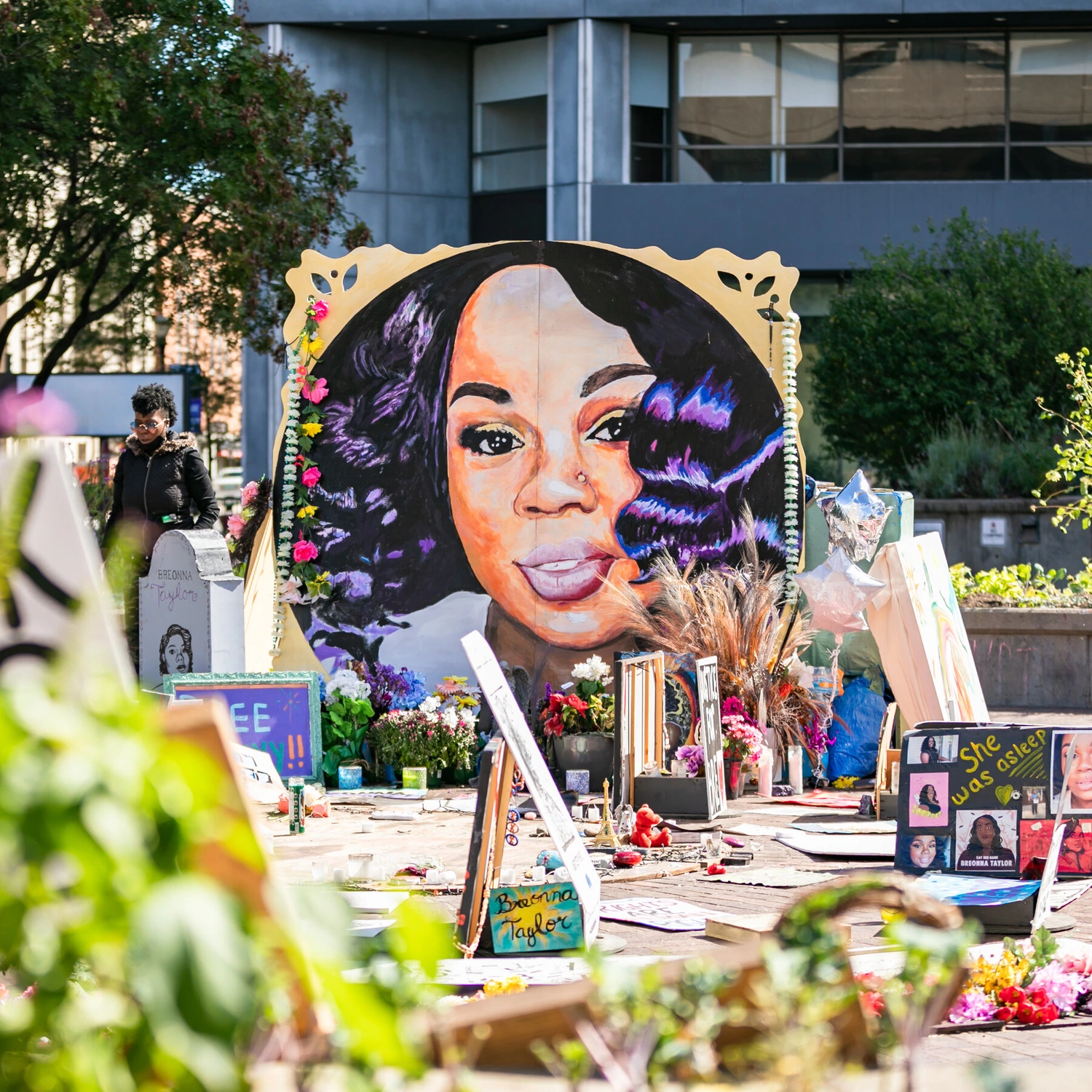 DOJ Seeks to Drop Charges in Breonna Taylor Case