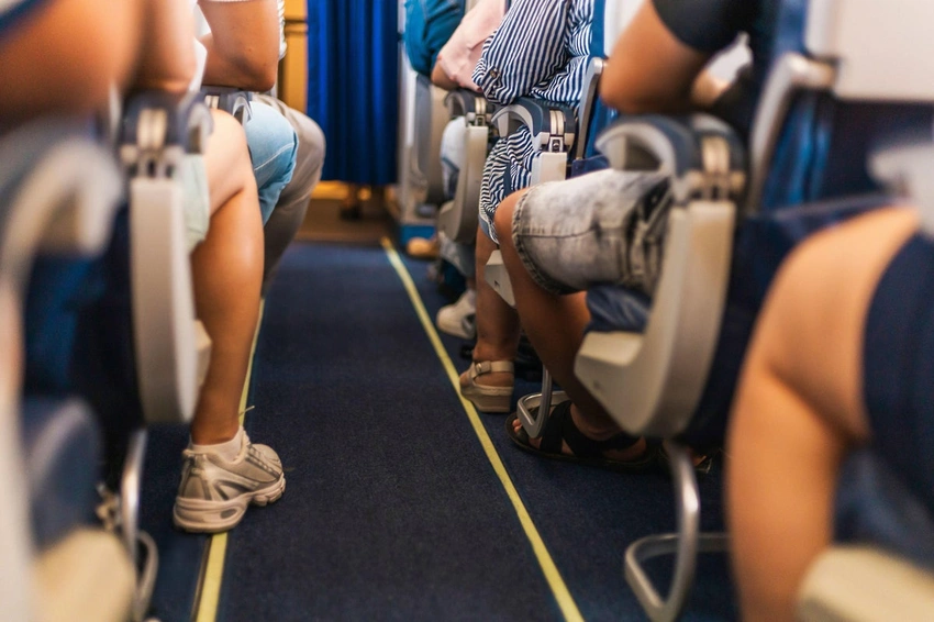 Child's Seatbelt Refusal Grounds Flight: Sparks Heated Safety Debate!