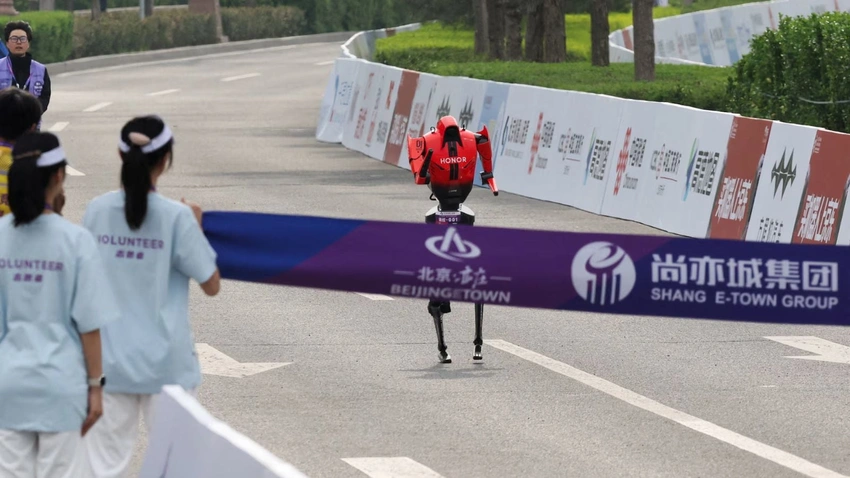 Robot wins Beijing half-marathon in 50:26, beats human record