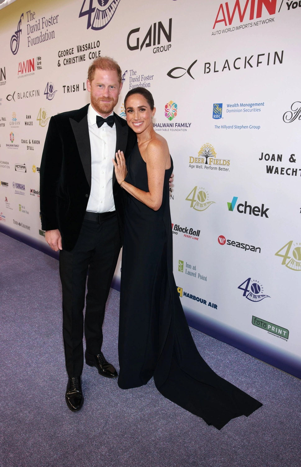 Duchess Meghan Dazzles in Diana's Earrings at Canadian Gala! ✨