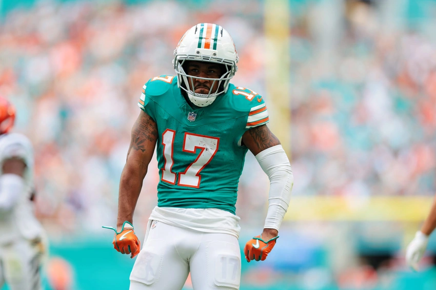 Broncos land Jaylen Waddle as fans react to cryptic Surtain tweet