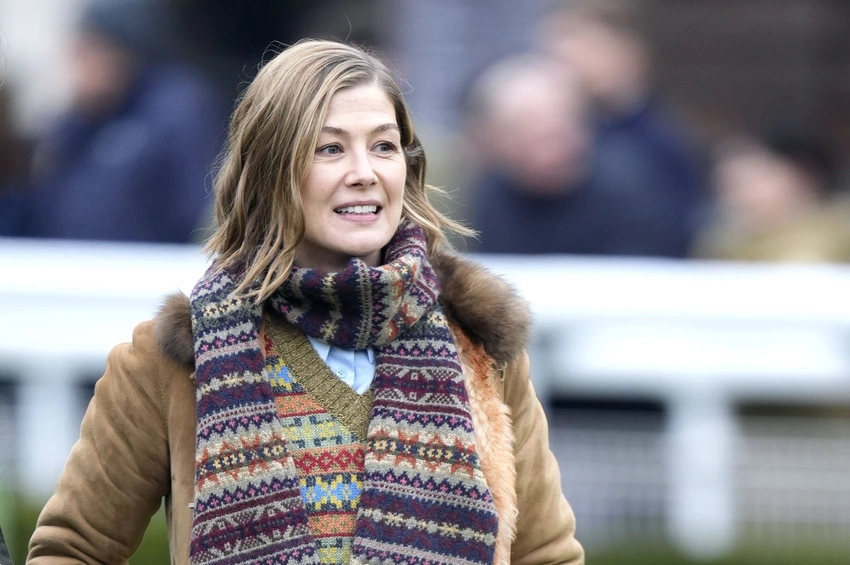 Rosamund Pike Keeps Her Cool as Phone Alarm Disrupts Stage Play!