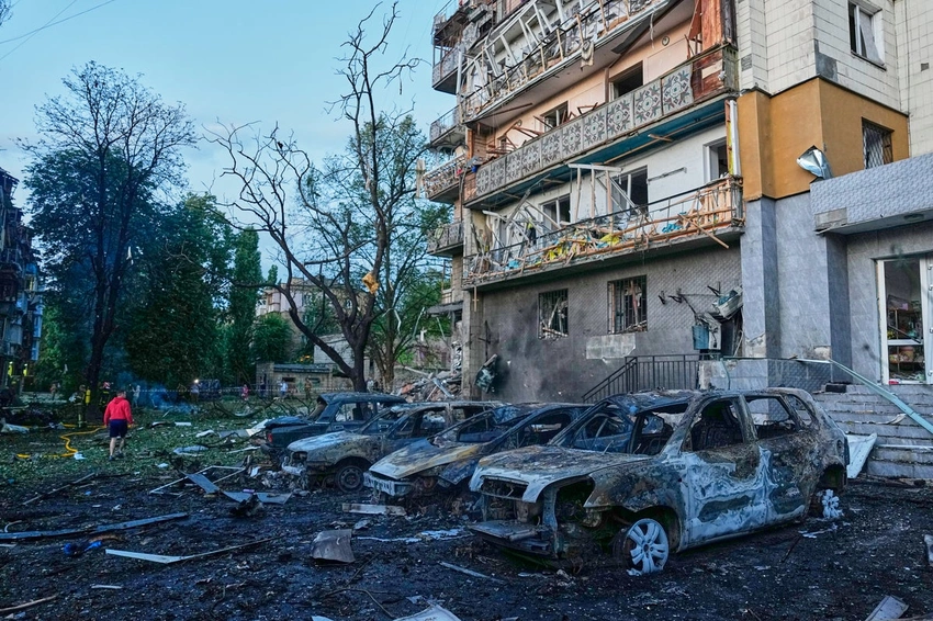Kyiv Under Attack, Ukraine Retaliates with Strikes on Russian Warehouses