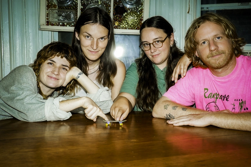 Sadurn Unveils "never tell me" Ahead of "The Underworld" Album!