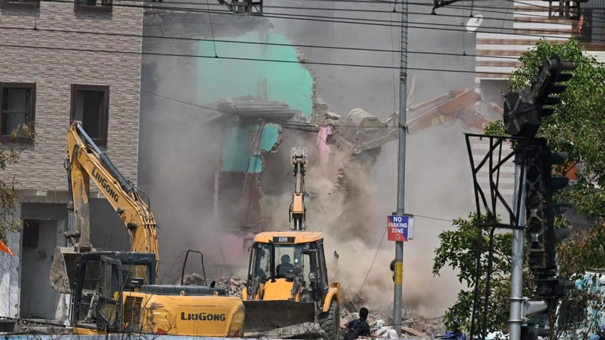 Delhi’s Shalimar Bagh Demolition Drive Begins to Clear Road Blockages