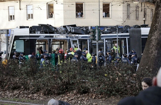 Milan tram derailment leaves two dead, dozens injured