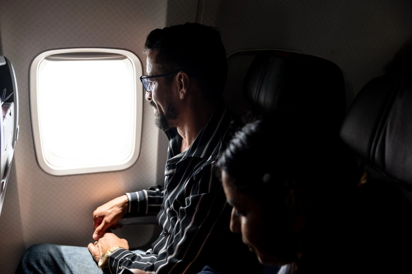 United Airlines Sued Over "Window Seats" With No Windows! 😮✈️