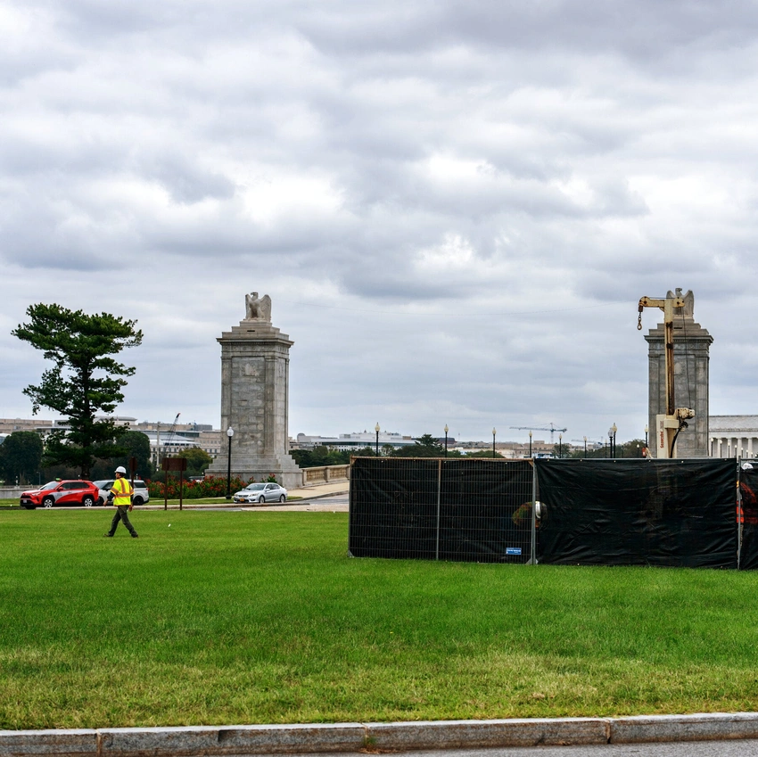 Trump Admin Halts Historic Arch Review for DC "Military Complex"