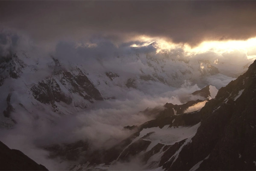 Deadly Avalanche Hits Russian Peak: 11 Climbers Killed, 6 Missing