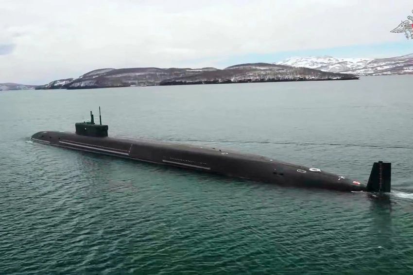 UK Navy's Bold Shift: Hybrid Warships & Drones Replace Ageing Destroyers!