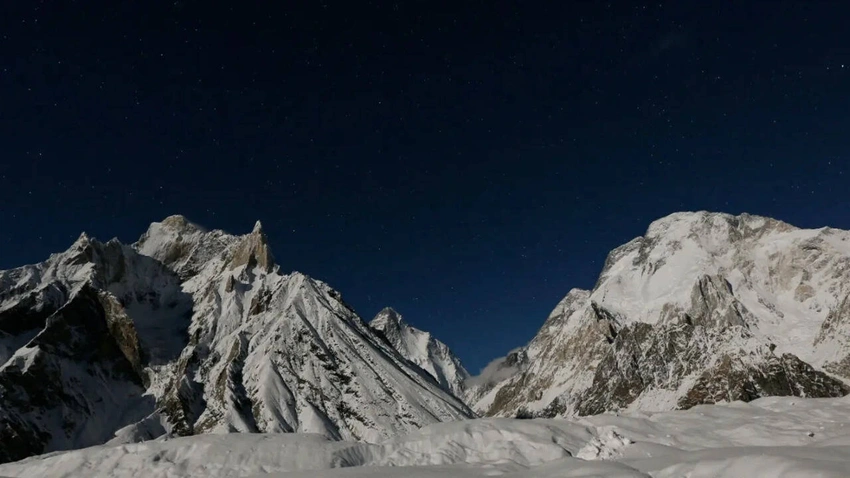 Deadly Avalanche Strikes Nepal's Himlung Himal Peak: 2 Dead, 10 Missing