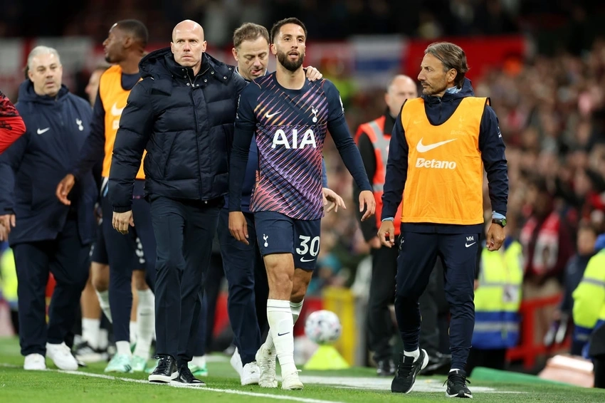 De Zerbi's Bizarre Reaction to Bentancur Red Card Shocks Football Fans!