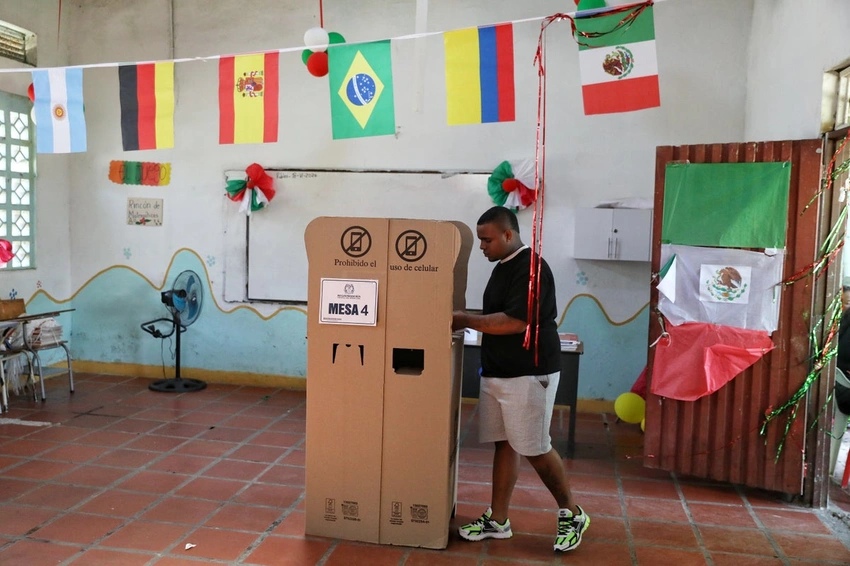 Colombia Swings Right: De la Espriella Wins Presidency in Tight Race!