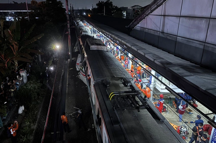 Indonesia train collision near Jakarta leaves 14 dead, dozens injured