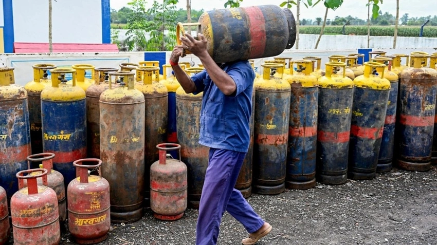 Commercial LPG Prices Hike: Delhi and Kolkata See Rates Surge Again