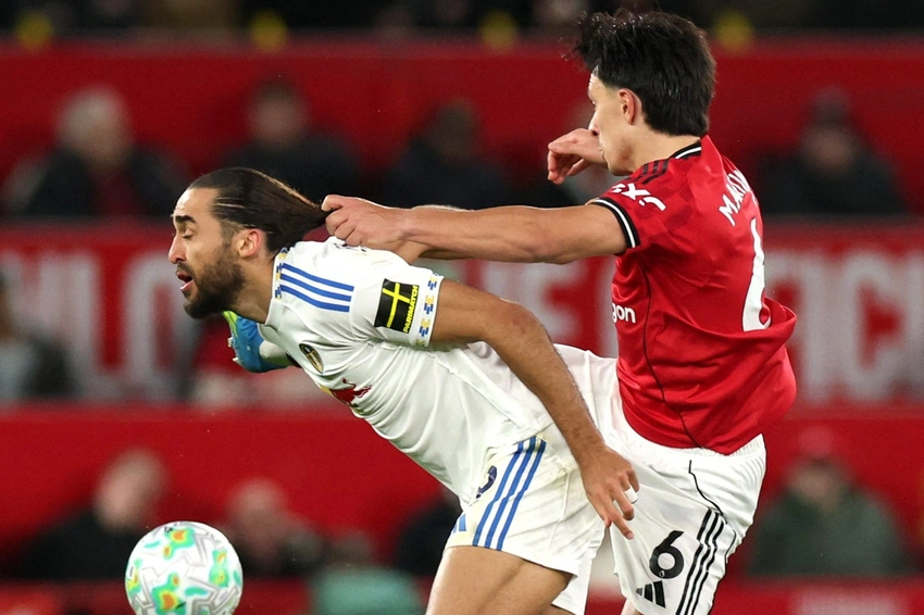 Leeds stun United at Old Trafford as Okafor doubles and Martínez red card