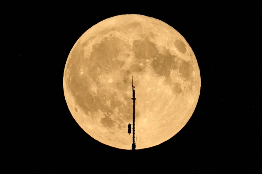 Space Debris Alert! SpaceX Rocket Stage Slams Into Moon at 8,700 kmph
