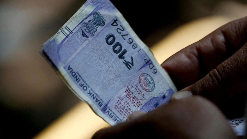Rupee Dives to 92 per Dollar as Global Markets Brace for Crude Rally