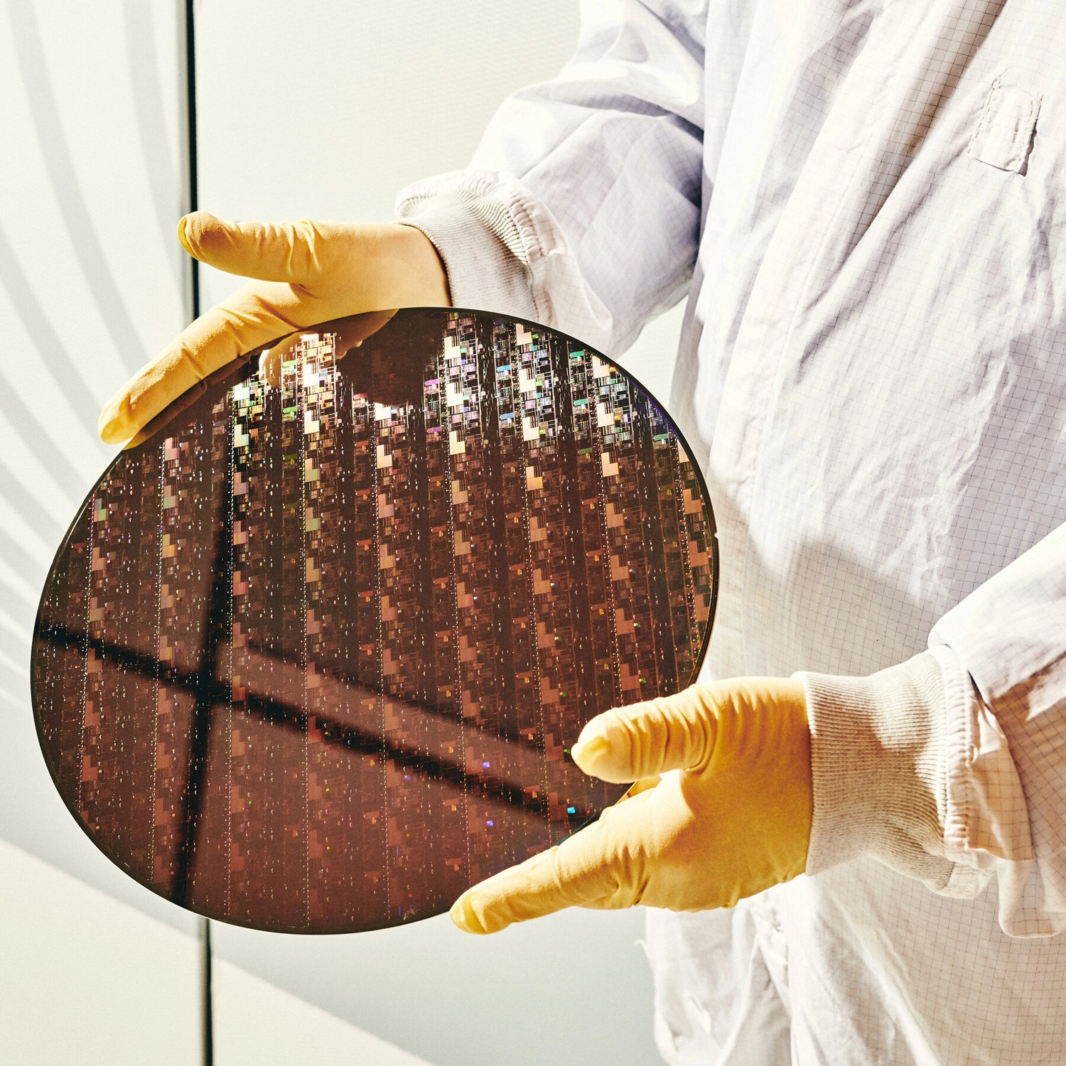 IBM Unveils Sub-1nm Chip: The Future of Computing Just Got Tiny! 🤯