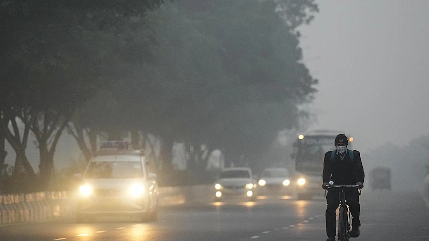 Delhi’s air stays in very poor zone despite sunny morning