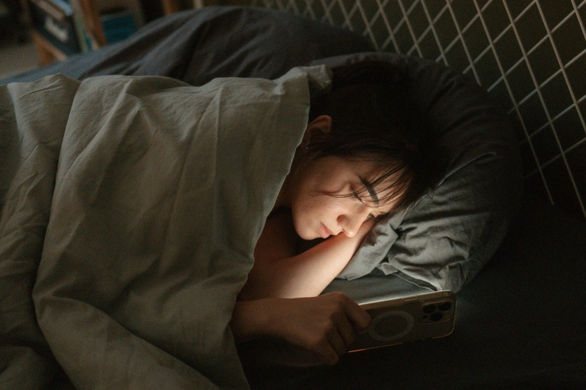 UK Teens Face Social Media Curfew: Midnight to 6 AM Lockout Proposed!