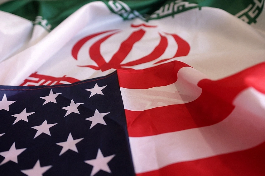 Escalation in the Gulf: Iran Strikes US Sites After American Retaliation