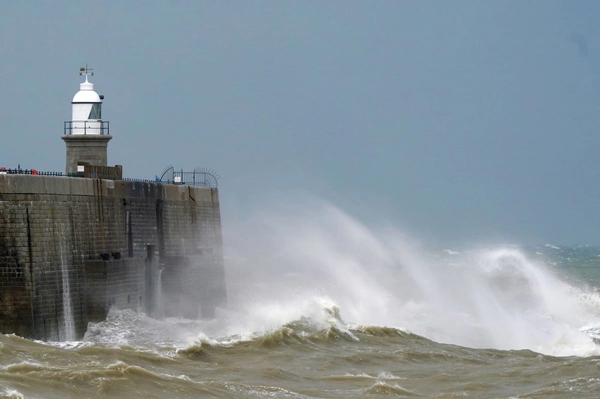 Storm Dave to Bring 80mph Gusts and Easter Weekend Travel Chaos