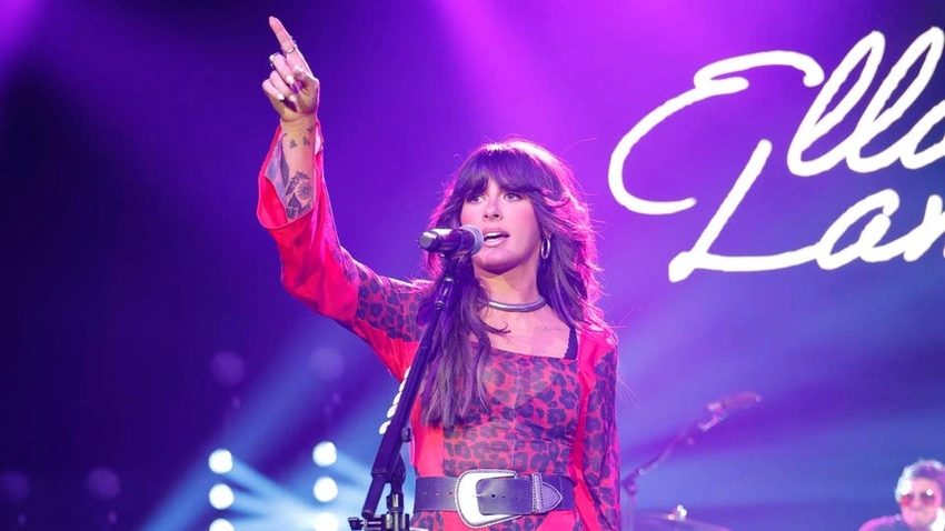Ella Langley Shatters Billboard Record with 'Choosin' Texas'!