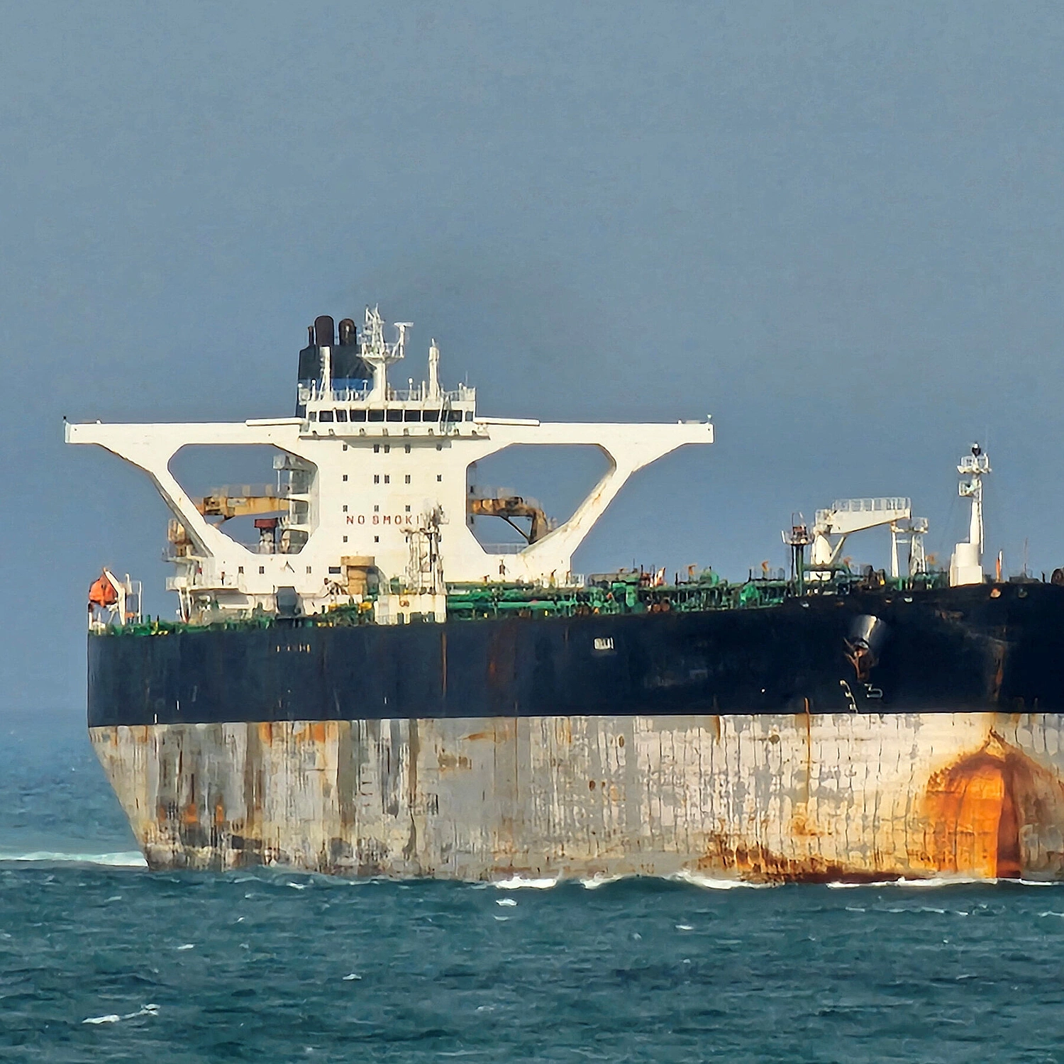 US Seizes Russia-Flagged Tanker Linked to Venezuela: Coast Guard Standoff