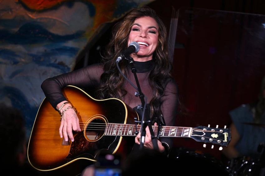 Shania Twain Stuns Fans with Surprise London Pub Gig!
