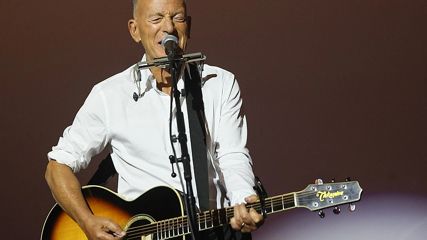 Bruce Springsteen Fires Up Protest Anthem: Streets of Minneapolis