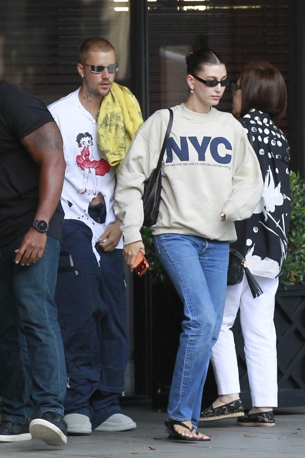 Hailey Bieber Rocks Knicks Gear in LA, Blends NYC Pride with Cali Cool!