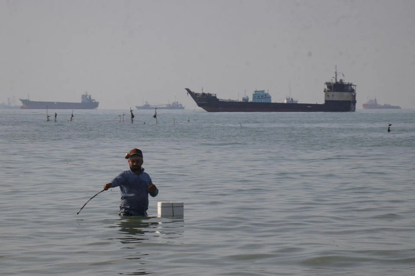 Oil prices slip but stay above $110 as Hormuz tensions persist