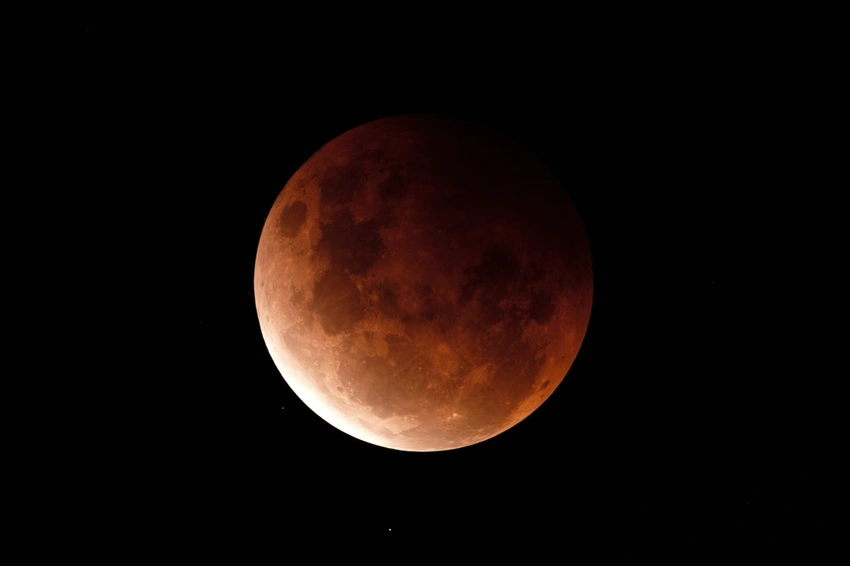 Don't Miss! 'Blood Moon' Lunar Eclipse Graces Skies Tonight!