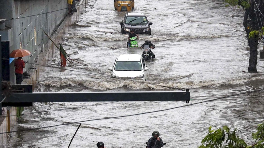 Mumbai on Red Alert: Heavy Rains Lash City, Bullet Train Work Halted!